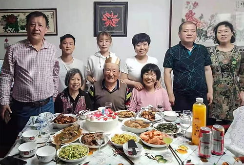 走红烤鸭店老板，孩子考得不错——成功背后的故事与家庭温暖