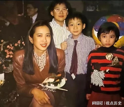 霍启仁喜结良缘，霍震霆之子婚姻揭秘